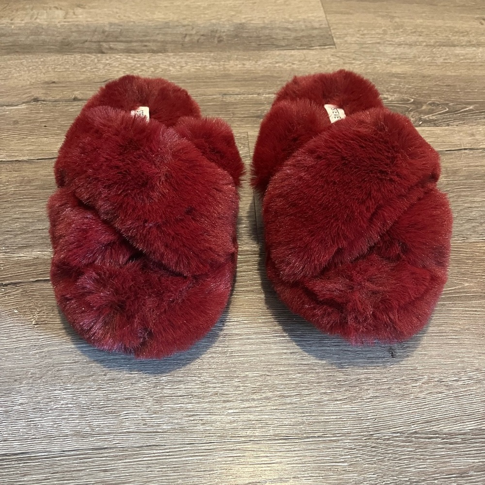 Steve Madden Faux Fur Slippers - Picture 4 of 5